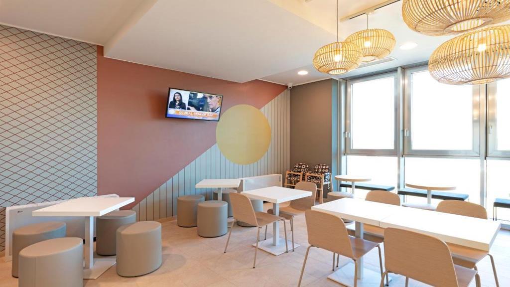 B&B Hotel Roma Fiumicino Aeroporto Fiera 2 Екстериор снимка