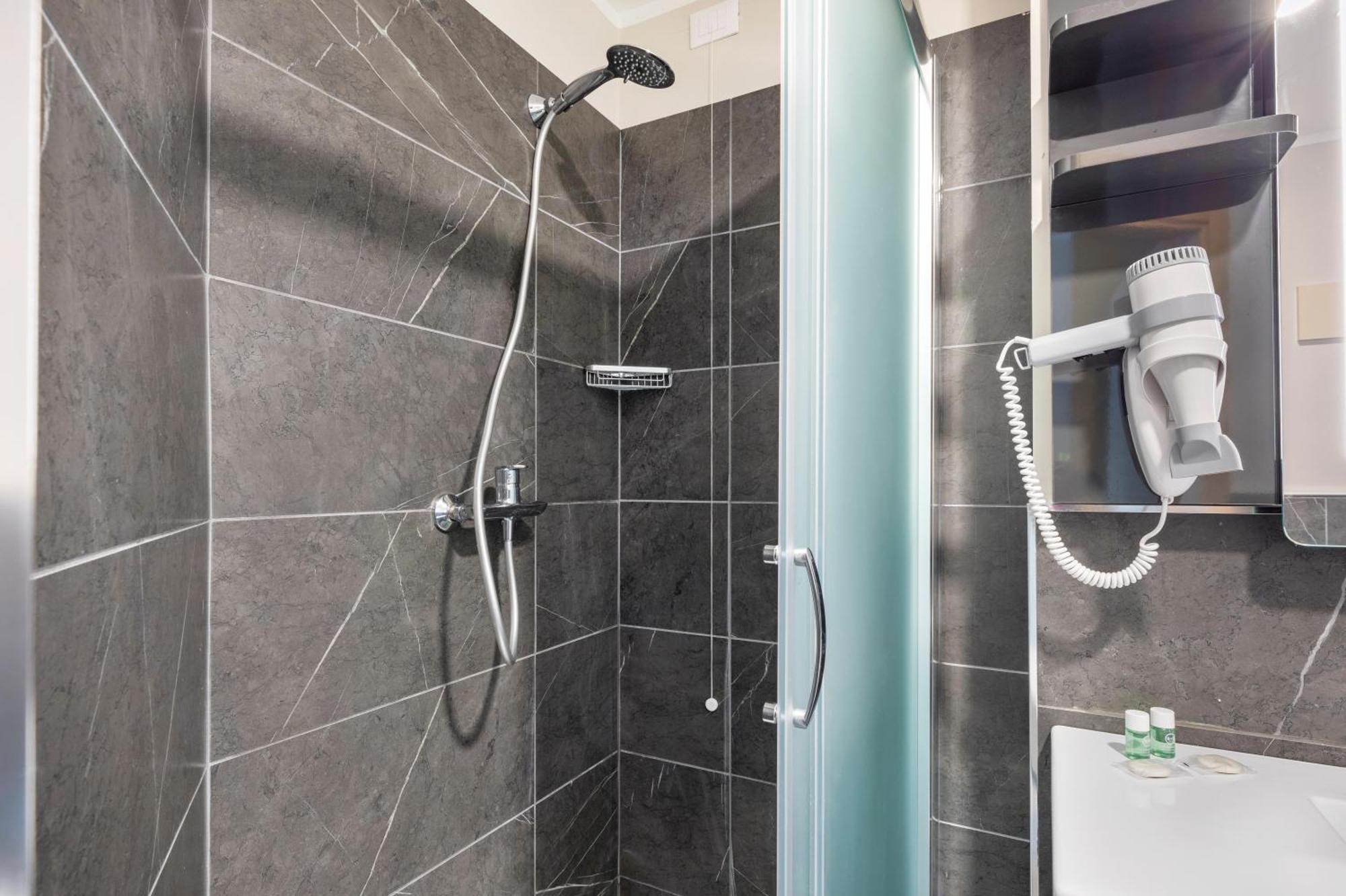 B&B Hotel Roma Fiumicino Aeroporto Fiera 2 Екстериор снимка